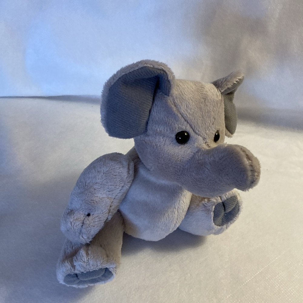 NWOT - Steven Smith™ Light Silver Grey Colour Plush Beanies™ Elephant